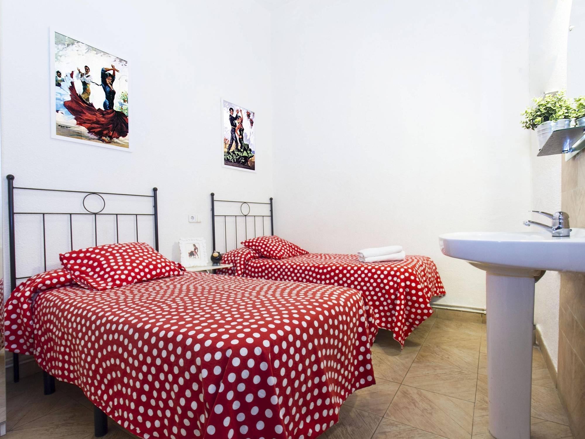 Hostal Bahia Madrid Ngoại thất bức ảnh